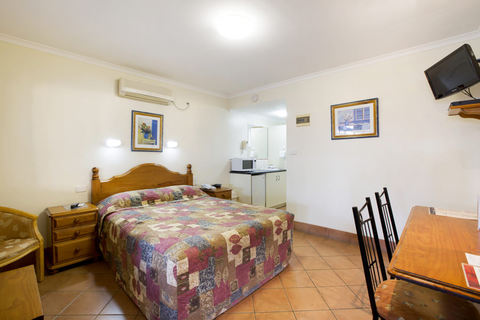 Glenmore Hotel-Motel - Accommodation Broadbeach 1