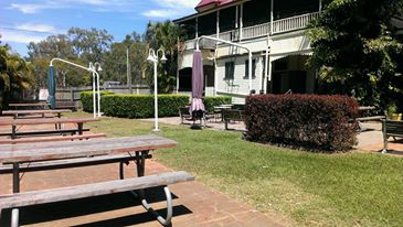 Lakes Creek Hotel - Accommodation Broadbeach 3