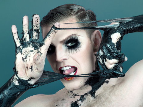 Reuben Kaye Comes Out To Play - Accommodation Broadbeach 0