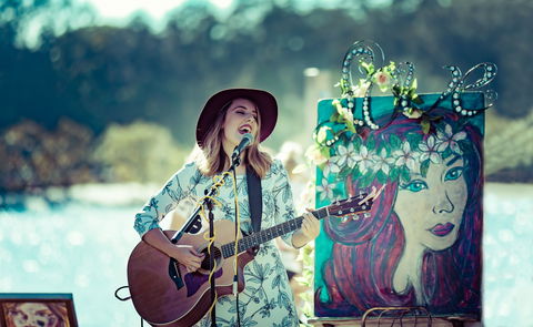 Buskers By The Lake - Accommodation Broadbeach 2