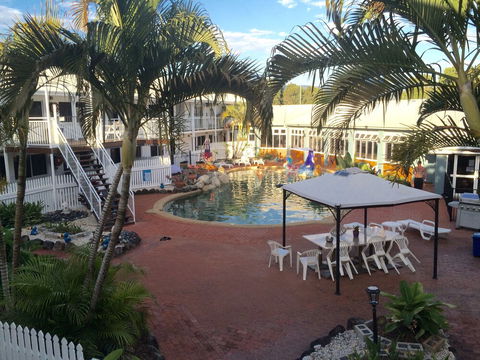 Cairns New Chalon - Accommodation Broadbeach 2