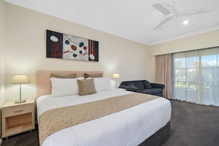 Ariah Park NSW Accommodation Broadbeach
