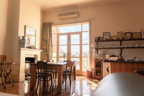 Fire Station Inn - Accommodation Broadbeach 0