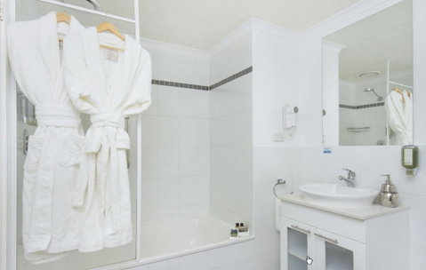 Pacific Suites Canberra - Accommodation Broadbeach 6