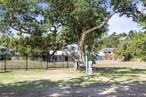 Tasman Holiday Parks - Airlie Beach - Accommodation Broadbeach 3