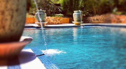 Jacobs Creek Retreat - Accommodation Broadbeach 0