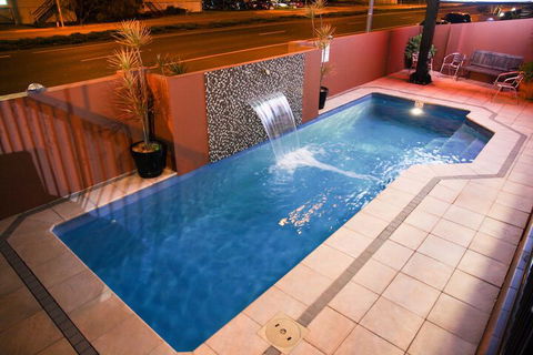 Rocky Resort Motor Inn - Accommodation Broadbeach 5