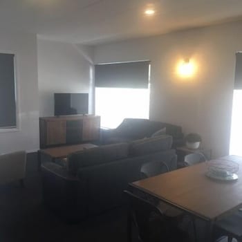 Sulphur Creek TAS Accommodation Broadbeach
