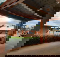 Mud Hut Motel - Accommodation Broadbeach