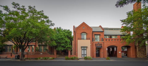 Majestic Old Lion Apartments - Accommodation Broadbeach 0