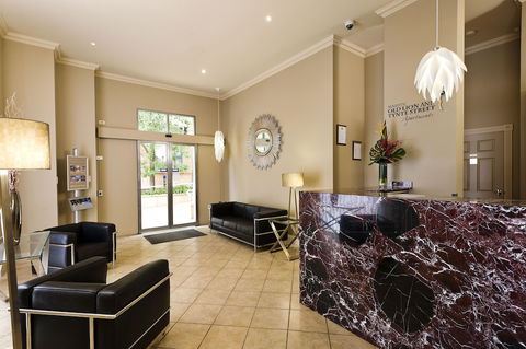 Majestic Old Lion Apartments - Accommodation Broadbeach 1