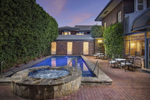 Adelaide Inn - Accommodation Broadbeach 0