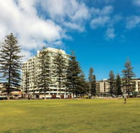 Oaks Glenelg Liberty Suites - Accommodation Broadbeach