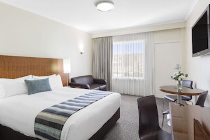 Jerrabomberra NSW Accommodation Broadbeach
