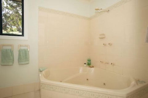 Riesling Country Cottages - Accommodation Broadbeach 6