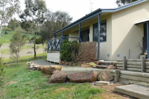 Riesling Country Cottages - Accommodation Broadbeach 4