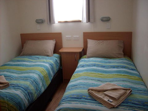 Jackos Holiday Cabins - Accommodation Broadbeach 3