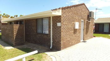 Ocean Beach Chalet 16 - Accommodation Broadbeach 4