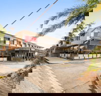 Nightcap at Camp Hill Hotel - Accommodation Broadbeach