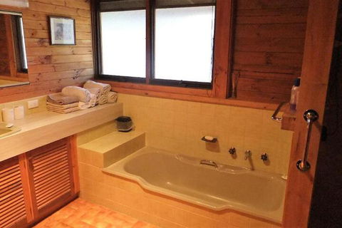 Gunyah Valley Retreat - Accommodation Broadbeach 3