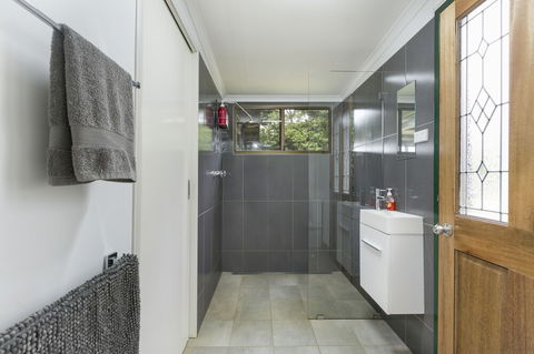 Mena Creek Flower House - Accommodation Broadbeach 6