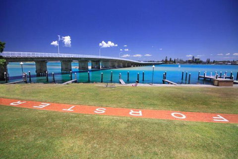 Cape View Manor Bed & Breakfast - Accommodation Broadbeach 3