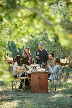 Olio Bello Lakeside Glamping - Accommodation Broadbeach 1