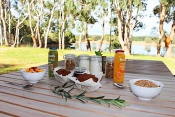 Olio Bello Lakeside Glamping - Accommodation Broadbeach 2