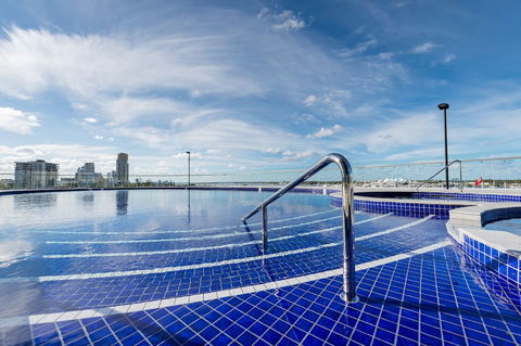 Meriton Suites Southport, Gold Coast - Accommodation Broadbeach 5