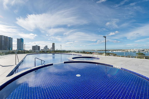 Meriton Suites Southport, Gold Coast - Accommodation Broadbeach 3