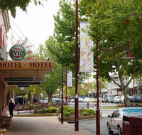 The Commercial Hotel - Accommodation Broadbeach