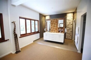 Nahmahlu - Accommodation Broadbeach 4