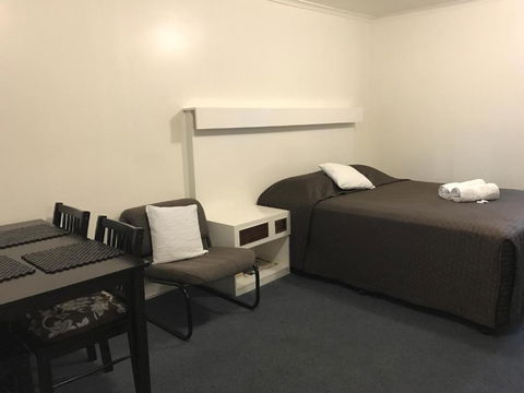 Porkys Motel - Accommodation Broadbeach 2