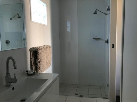 Porkys Motel - Accommodation Broadbeach 1