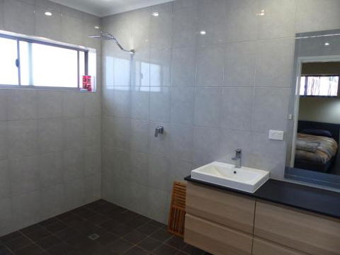 Great Northern Lodge - Accommodation Broadbeach 2