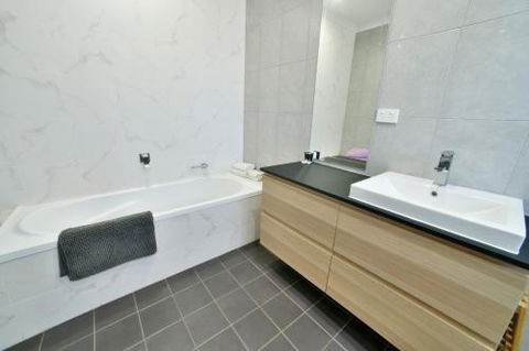 Great Northern Lodge - Accommodation Broadbeach 4