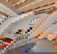 Pinot - Accommodation Broadbeach