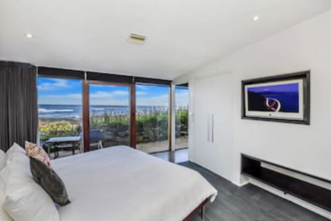 HEARNS BEACHSIDE VILLA 3 - Accommodation Broadbeach 0
