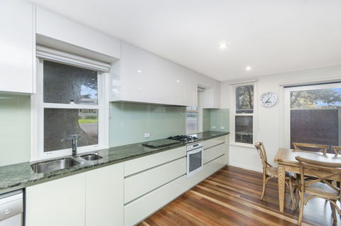 JOHANSSONS PERCH COTTAGE - Accommodation Broadbeach 4