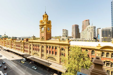 BELLE, 2BDR Melbourne Apartment - Accommodation Broadbeach 2