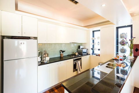 BELLE, 2BDR Melbourne Apartment - Accommodation Broadbeach 6