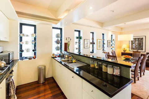BELLE, 2BDR Melbourne Apartment - Accommodation Broadbeach 5