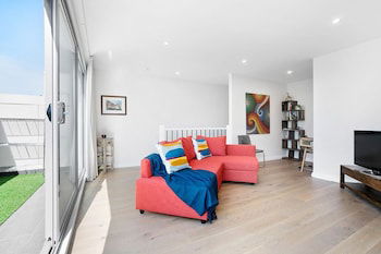 DINA, 2BDR Carlton Apartment - Accommodation Broadbeach 0