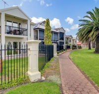 Port Adelaide Harbourside Home - Accommodation Broadbeach