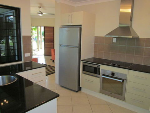 Hai Villa Port Douglas - Accommodation Broadbeach 3