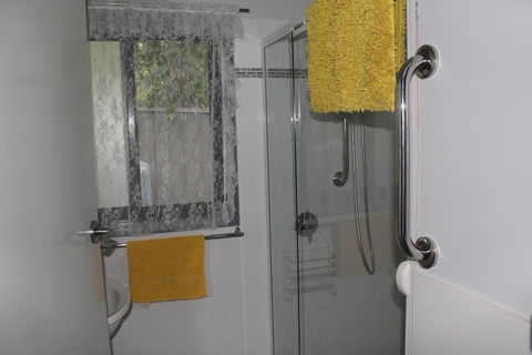 Ducati's Bed And Breakfast - Accommodation Broadbeach 3