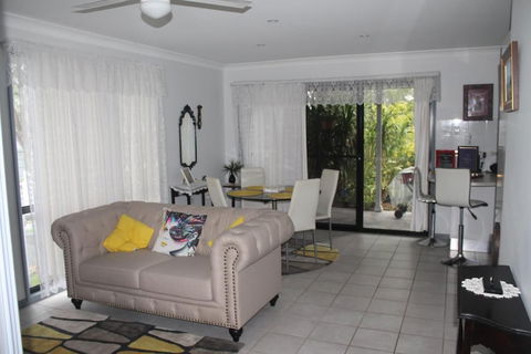 Ducati's Bed And Breakfast - Accommodation Broadbeach 4