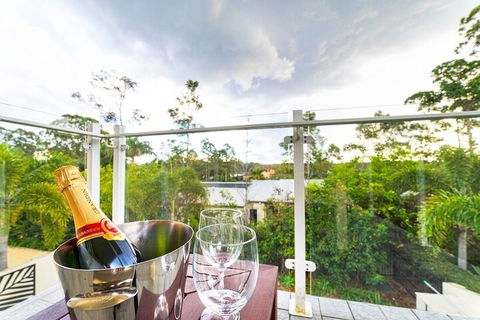 Bayhill Manor In Sanctuary Cove - Accommodation Broadbeach 7