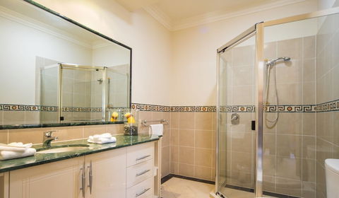 LUXE At Sanctuary Cove - Accommodation Broadbeach 2