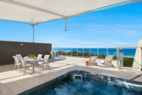 LUXURY BALE PENTHOUSE & JACUZZI SPA 1328 NORTH CULTURE - Accommodation Broadbeach 0